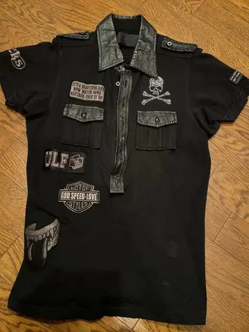 스컬 장식 블랙 피케 셔츠