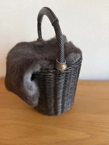 라탄 퍼 포함 바스켓백