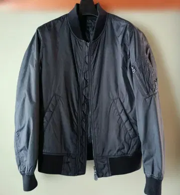 UNIQLO MA-1 스타일 블랙 자켓