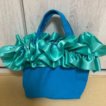 프릴 디자인 토트백 파랑과 그린