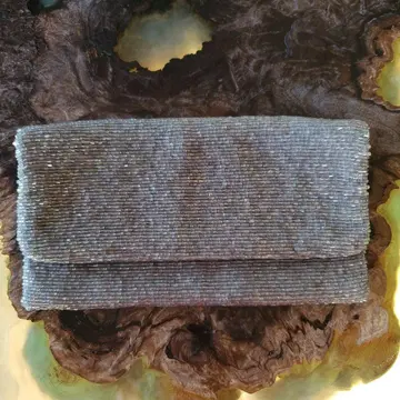 MOYNA 비즈 장식 그레이/실버 클러치백