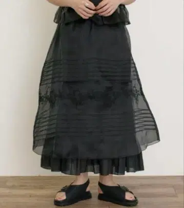 사만사 모스모스 오간자 자수 스커트