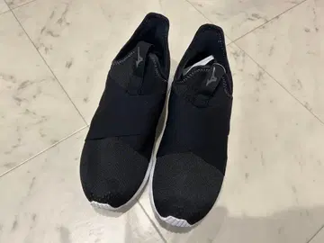 Mizuno Energy 블랙 스니커즈