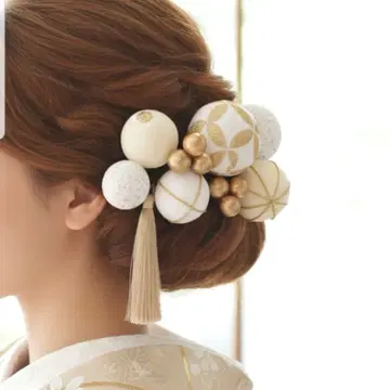 하레 날을 장식하는 머리 장식