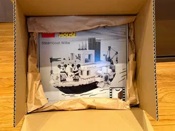 LEGO 21317 Steamboat Willie