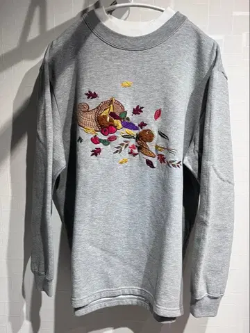 자수 디자인 그레이 긴팔 맨투맨