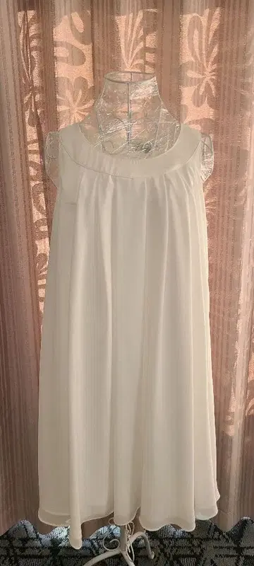 화이트 슬리브리스 원피스