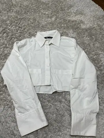 ZARA 화이트 크롭 긴팔 셔츠