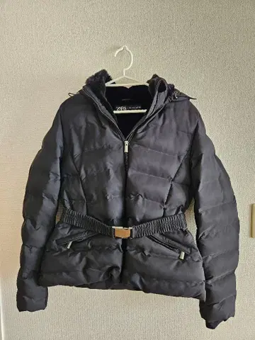 ZARA 블랙 다운 자켓 후드 부착