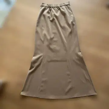 ma couleur 마크레르 베이지 플레어 스커트 슬릿 있음