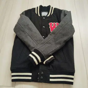 Champion 바시티 자켓 M 사이즈 블랙/그레이