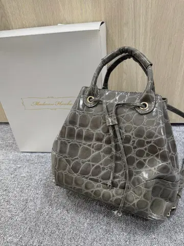 마담 히로코 백, 백팩