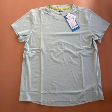 HOKA W AIROUT 반팔 T셔츠 S 사이즈 연한 녹색