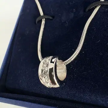 [ 새상품급 ] SWAROVSKI 스와로브스키 서클 목걸이 박스 포함