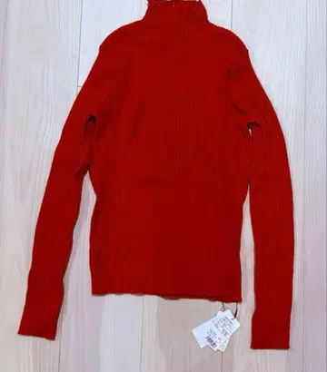 미사용 새상품 파보리 빨간색 하이넥 스웨터 38