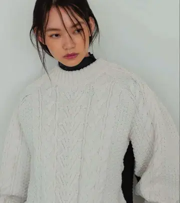 STUMBLY 벌키 케이블 풀오버 니트