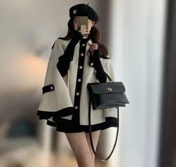 화이트 블랙 케이프 코트