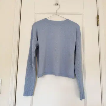 라이트 블루 긴팔 니트