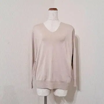 illico 긴팔 풀오버 니트 베이지 계열 V넥 무지 깔끔