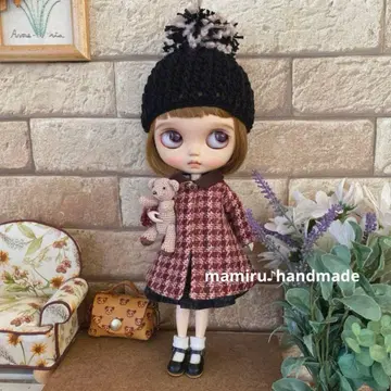 네오 브라이스 아웃핏 레트로한 분위기가 귀여운 울 빨간 코트