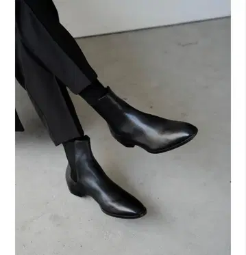 CTHY 사이드 고어 가죽 부츠 by Annonay