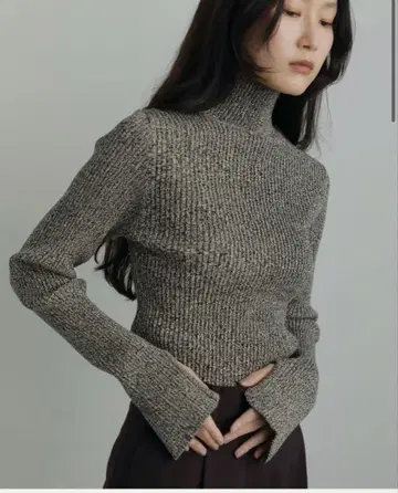 안누크 슬릿 터틀 니트