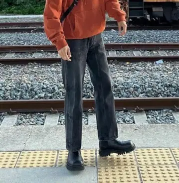 FATALISM 다크 그레이 스트레이트 데님