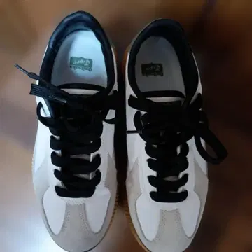 새상품급 오니츠카타이거 데레시티