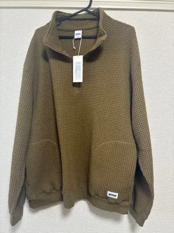 라디얼 브라운 와플 편직 하이넥 트레이닝복