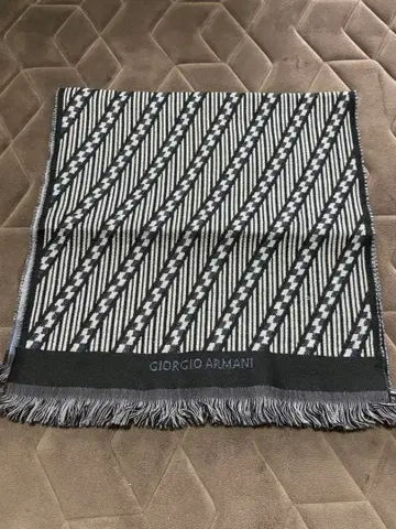 조르지오 아르마니 스트라이프 머플러