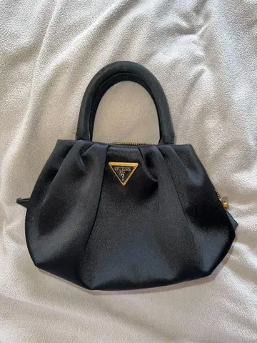 GUESS 블랙 핸드백