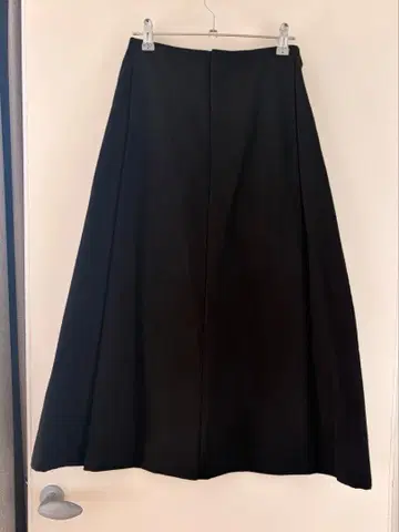 MidiUmi 블랙 플레어 롱 스커트