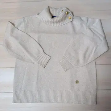 BLUE LABEL 버튼 달린 터틀넥 스웨터