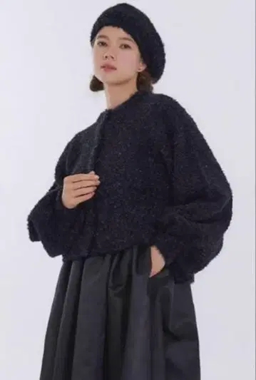 새상품급 yori 블랙 라메 페더 가디건