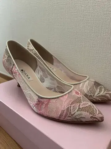 DIANA 레이스 스틸레토 힐