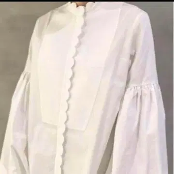 케이 나리타 스캘럽 블라우스 38