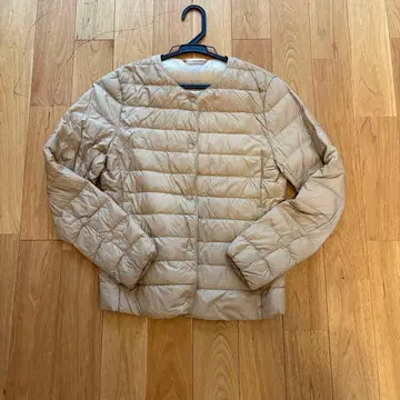 유니클로 울트라 라이트 다운 자켓 S 사이즈 베이지