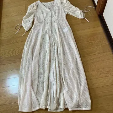 미사용 새상품 스나이델 펀칭 레이스 롱 원피스