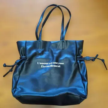 블랙 토트백 프린트