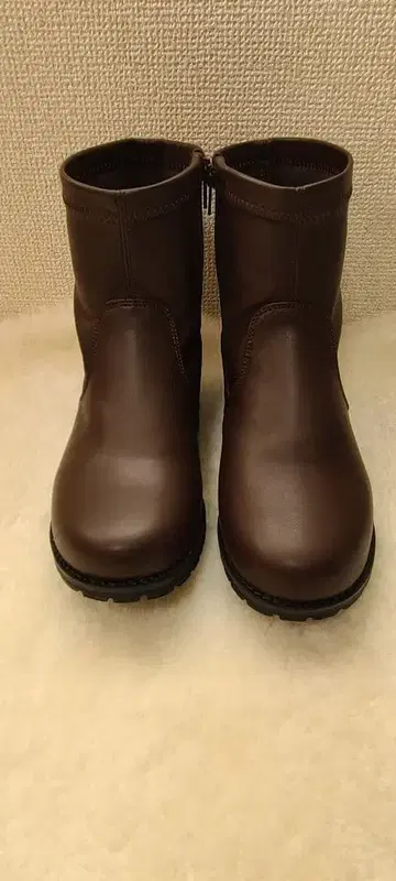 브라운 지퍼 부츠