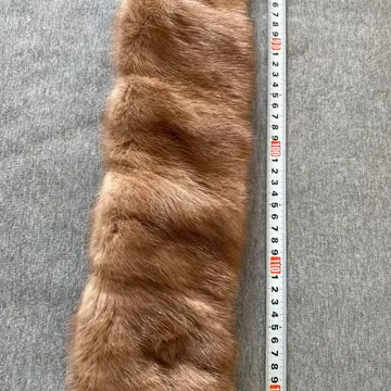 브라운 퍼 롱 머플러 금장 장식 포함