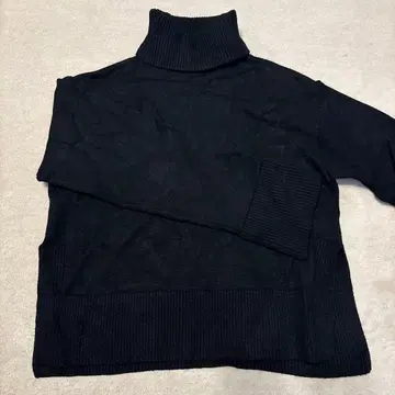 ZARA 블랙 터틀넥 니트