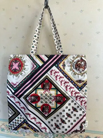 [ 미사용/새상품급 ] 폴앤조 토트백 정사각형 고져스 패턴 고양이