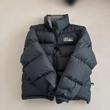 FIRST DOWN 다운 자켓 블랙 그레이 짧은 기장 두꺼운 소재