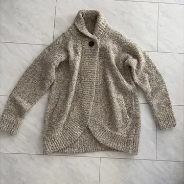 두꺼운 니트 가디건 베이지 계열