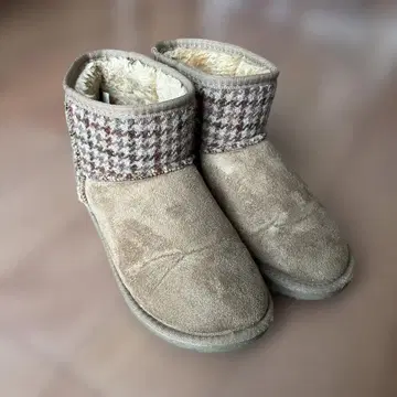 Harris Tweed 베이지 체크 무늬 어그 부츠