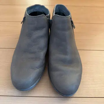 [12/19까지] NAOT 그레이 숏부츠 38