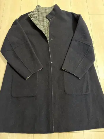 SIMPLICITE 울 코트 다크 네이비 & 체크 리버서블