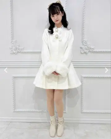 [새상품] 쿠튀르 바이 로지타 퍼 티펫 부착 트리플 리본 코트