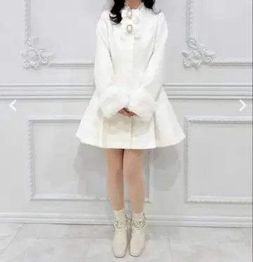 [새상품] 쿠튀르 바이 로지타 퍼 티펫 부착 트리플 리본 코트